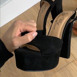 Chunky black heels size 10 fits like size 9-9-1/2